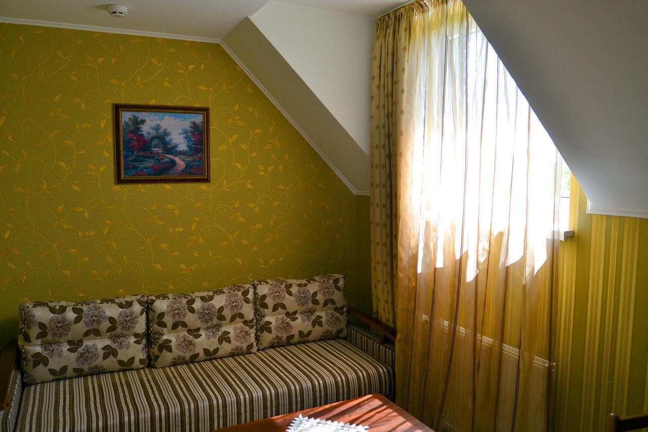 Hotel Korona Mostyska Extérieur photo